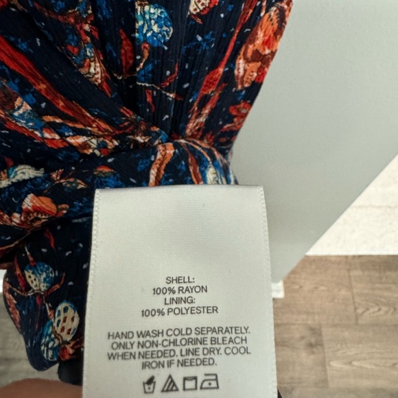 Express Paisley Print Dress - Picture 4 of 4